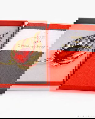 Broșă Frunză Aurie cu Cristal Roșu &ndash; Mărțișor de Primăvară, Accesoriu Elegant pentru Femei