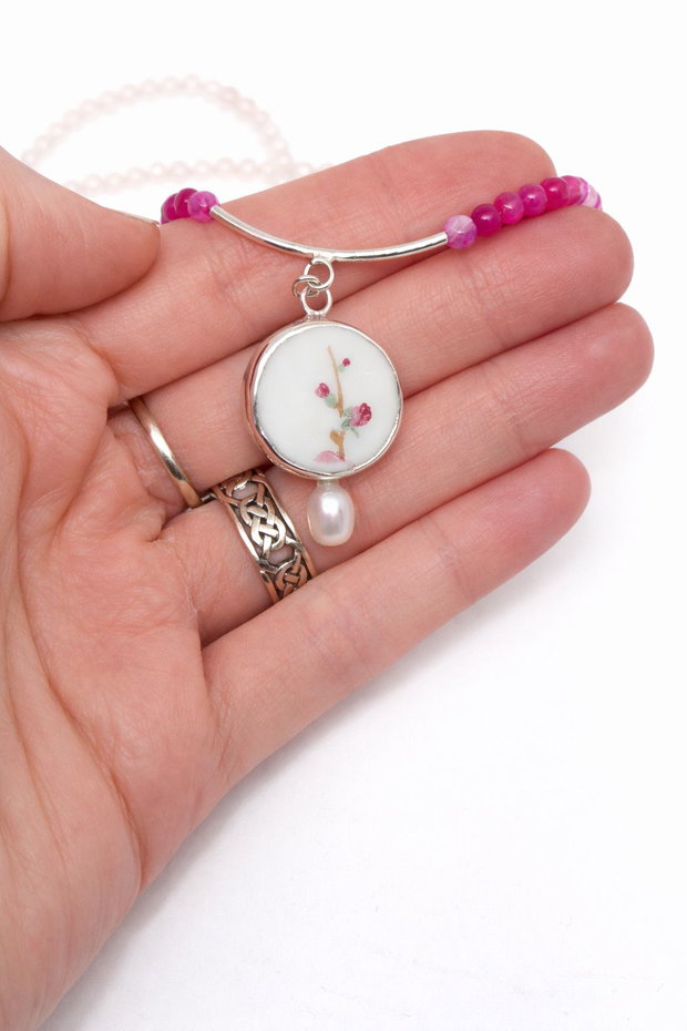 Colier "Fuchsia Sakura" din fragment de portelan Limoges, perla de cultura, agate, cuart si argint