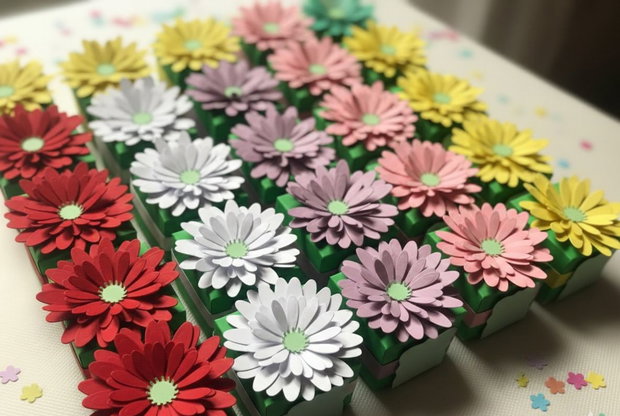 Cutii pentru mărturii de nuntă sau botez decorate cu flori