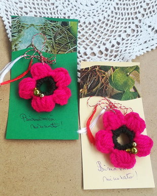 martisor floare ciclam crosetata
