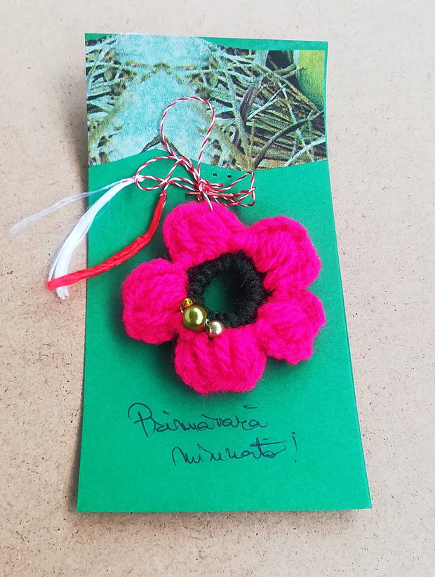 martisor floare ciclam crosetata