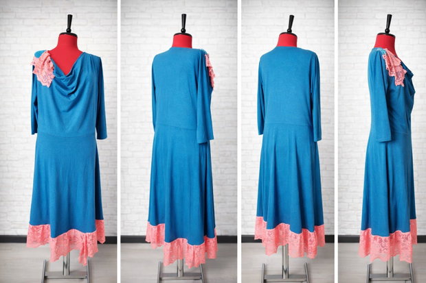 Rochie albastră cu dantelă roz