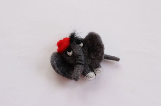 Brosa din lana`Elefant`
