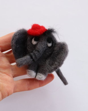 Brosa din lana`Elefant`