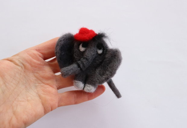 Brosa din lana`Elefant`