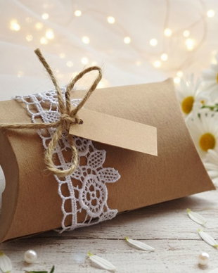 Cutie craft decorată cu dantelă