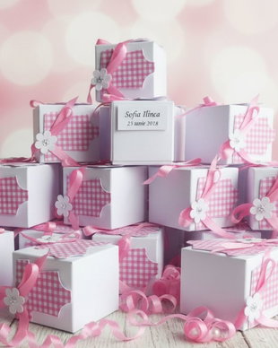 Cutii mărturii botez fetițe decorate cu body