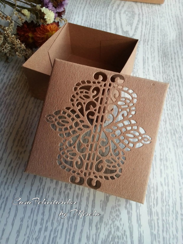 Cutie craft cu model dantelat pe capac