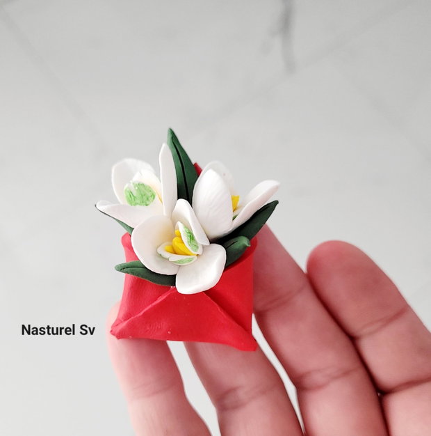 Brosa martisor: Plic cu ghiocei