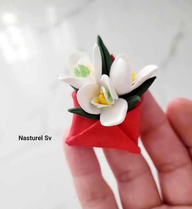 Brosa martisor: Plic cu ghiocei
