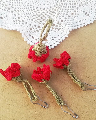 martisor crosetat floare clopotel rosu