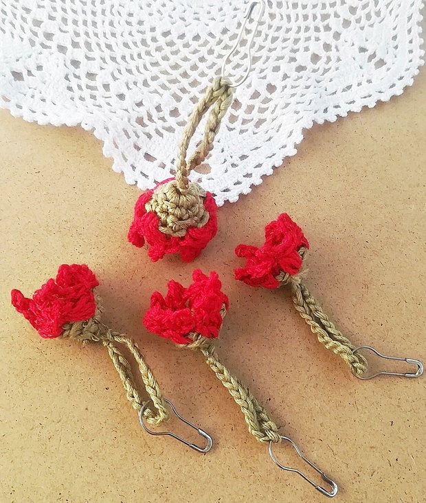 martisor crosetat floare clopotel rosu