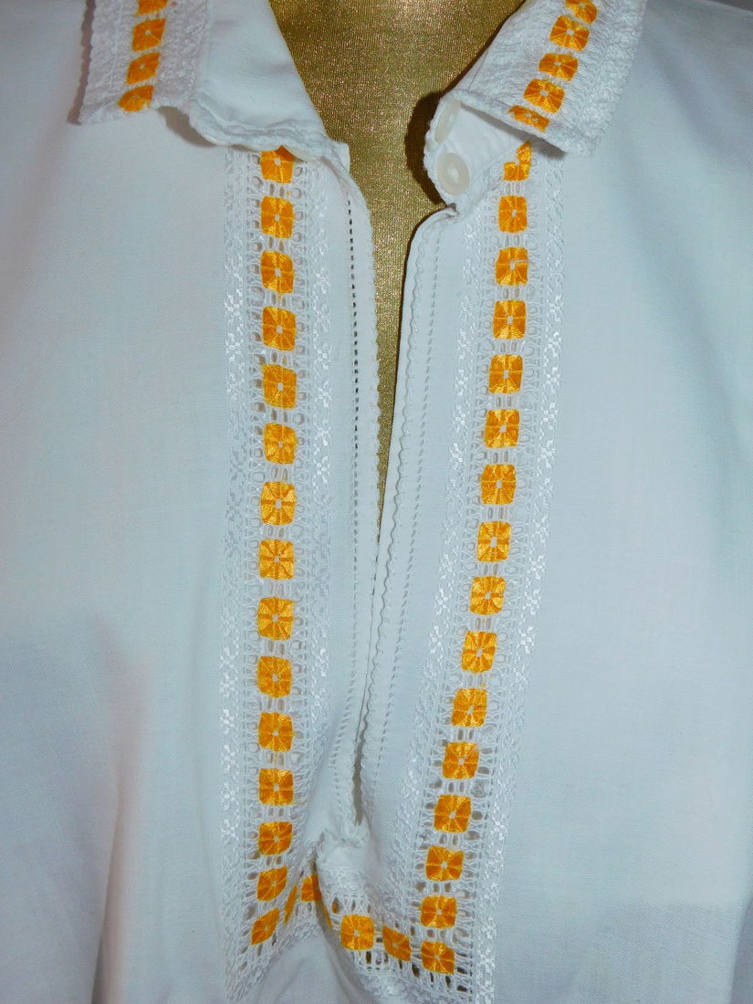 Camasa Transilvania   tesuta si cusuta in casa, anii 1920 ,  lucrata  de  strabunica  ,  atit  pinza tesuta in casa  la  rasboi cit si  intreaga cusatura