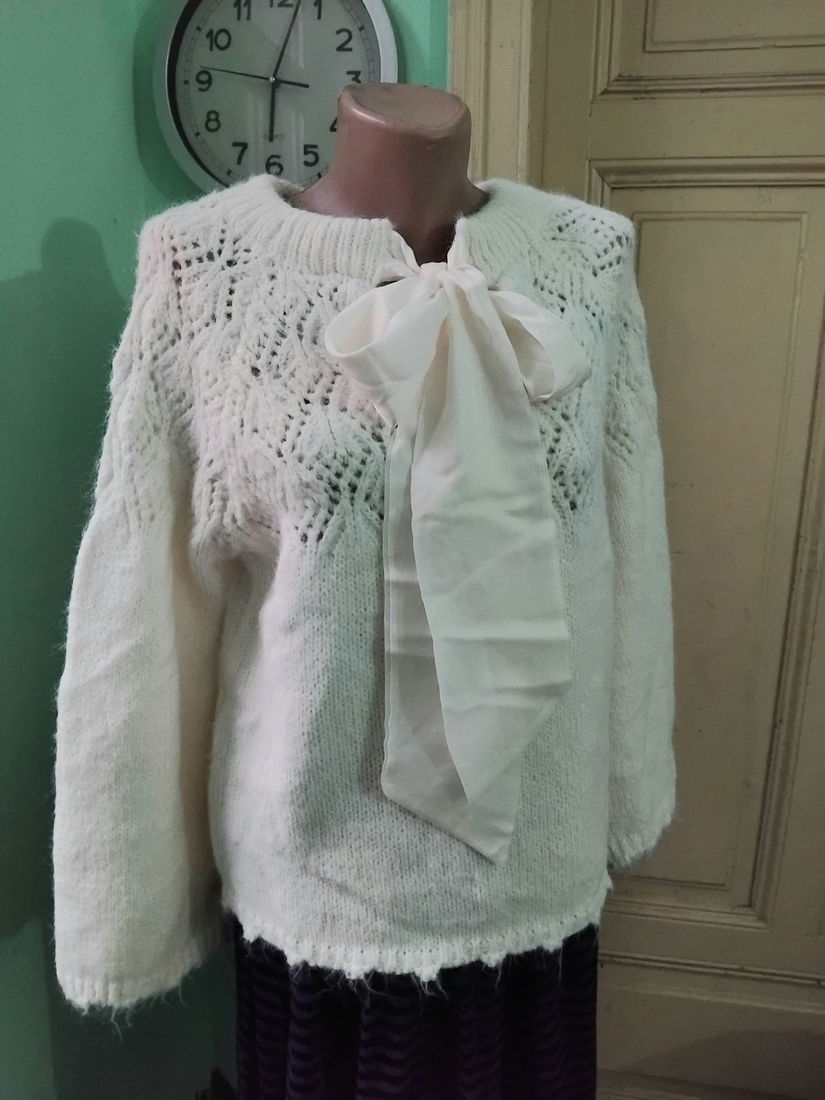 Bluza cu esarfe, alb unt