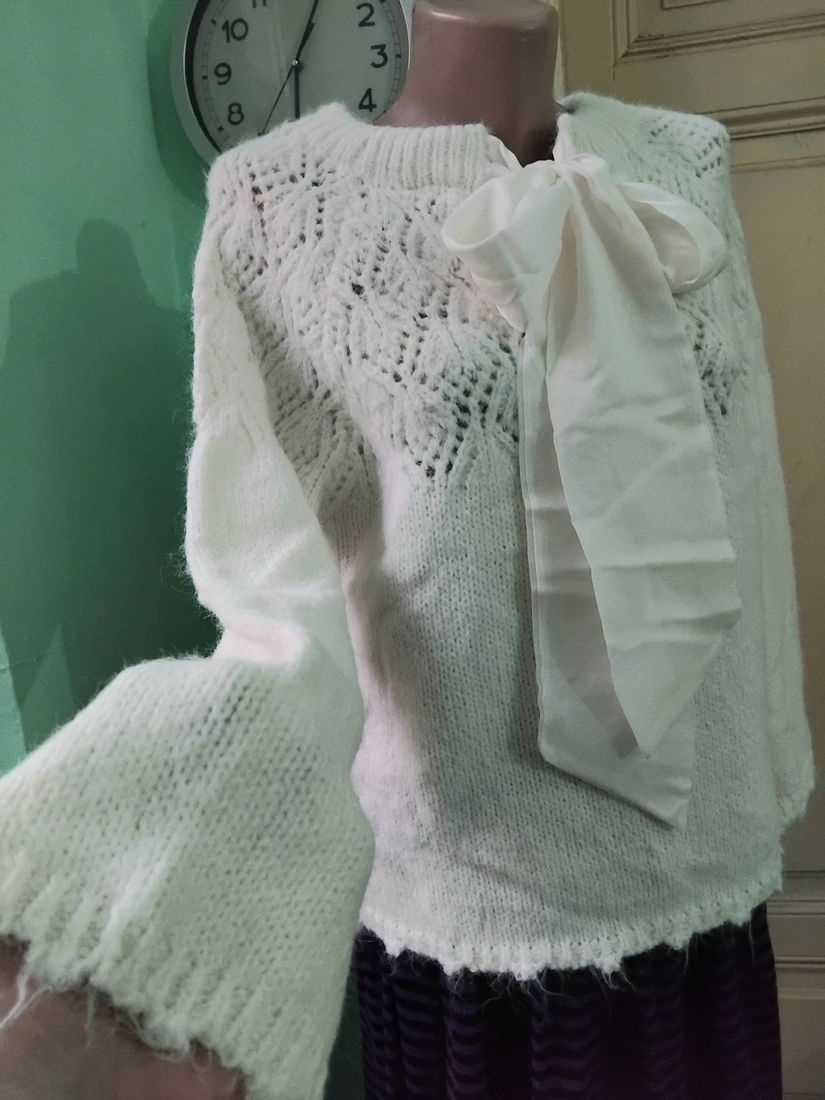 Bluza cu esarfe, alb unt