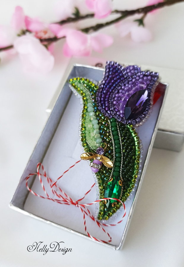 Lalea - Brosa-martisor broderie manuala