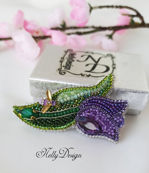 Lalea - Brosa-martisor broderie manuala