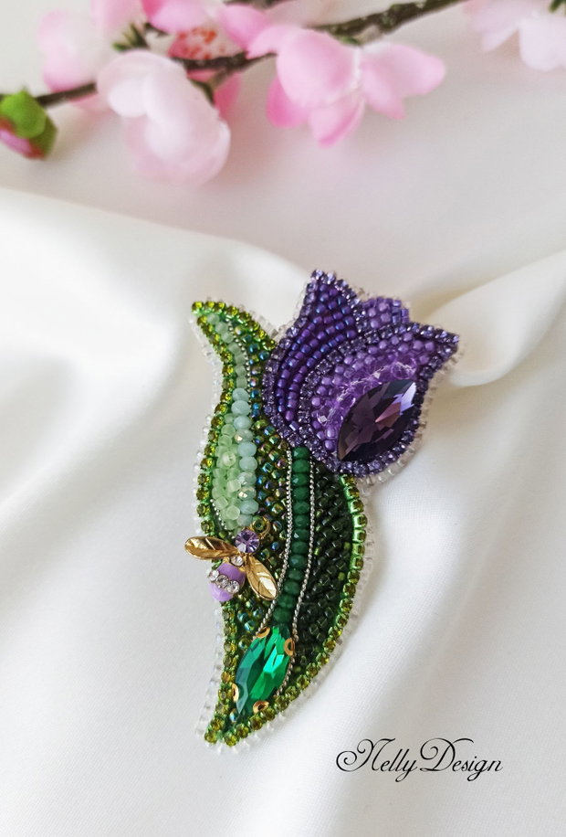 Lalea - Brosa-martisor broderie manuala