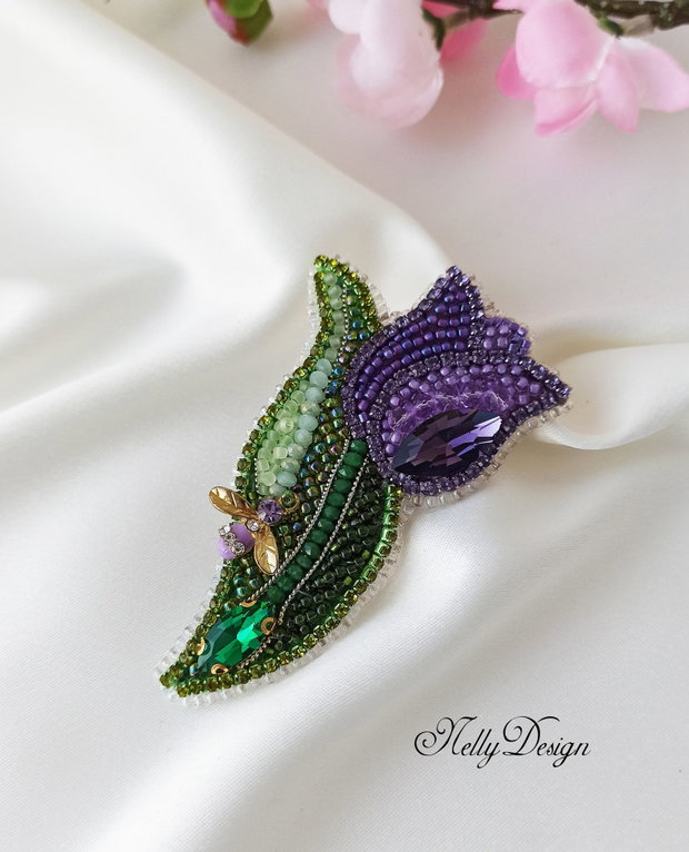 Lalea - Brosa-martisor broderie manuala