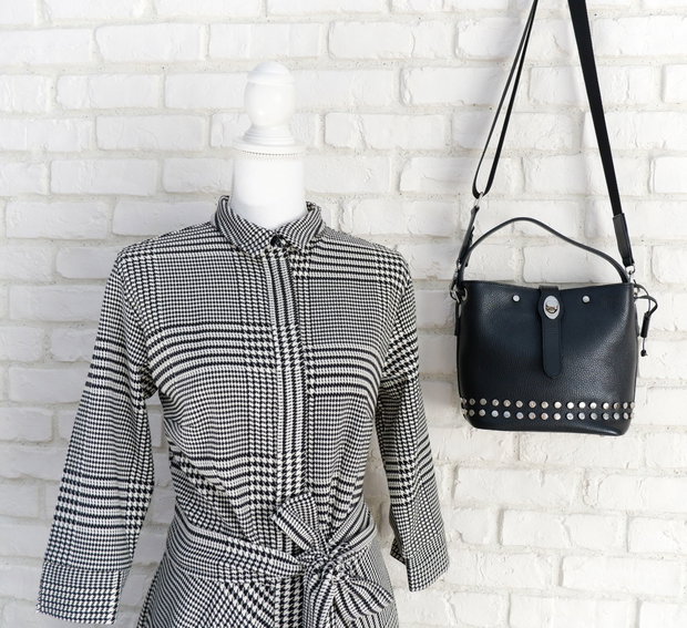 Rochie Camasa Stofa Negru cu Alb