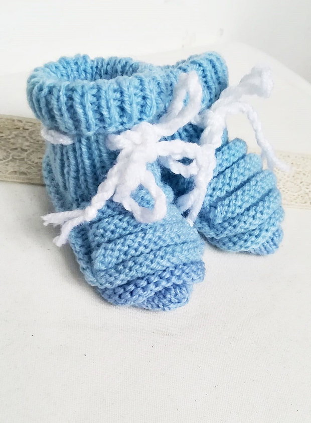botosei tricotati bleu