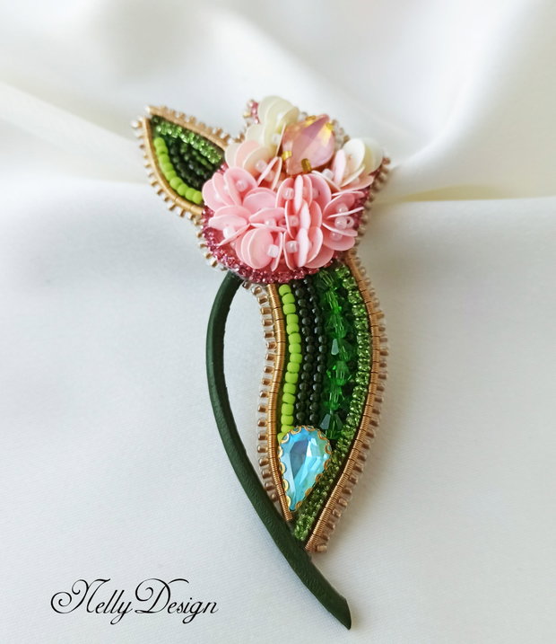 Rezervat - Lalea - Brosa broderie manuala