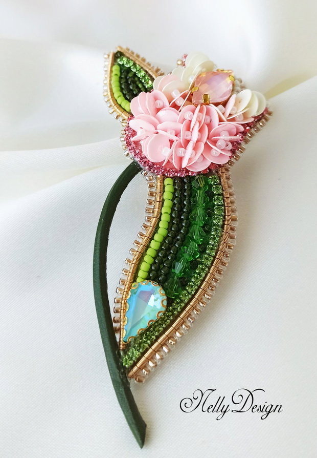 Rezervat - Lalea - Brosa broderie manuala