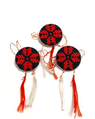 Brosa , martisor cu broderie manuala