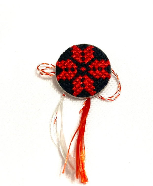 Brosa , martisor cu broderie manuala