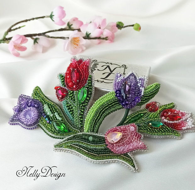 Lalea - Brosa broderie manuala