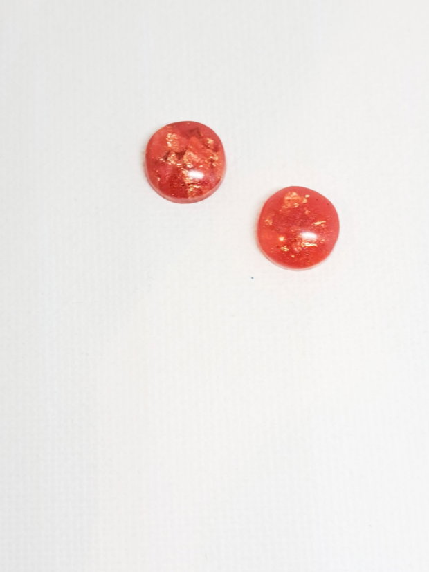 Cercei stud de culoare corai