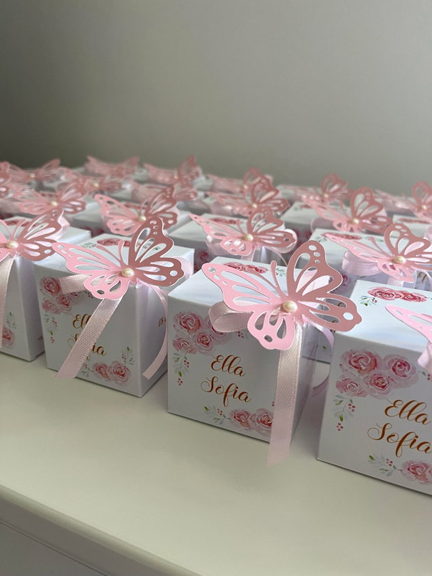 Cutiuțe cu motiv floral și fluturaș pentru mărturii botez fetițe
