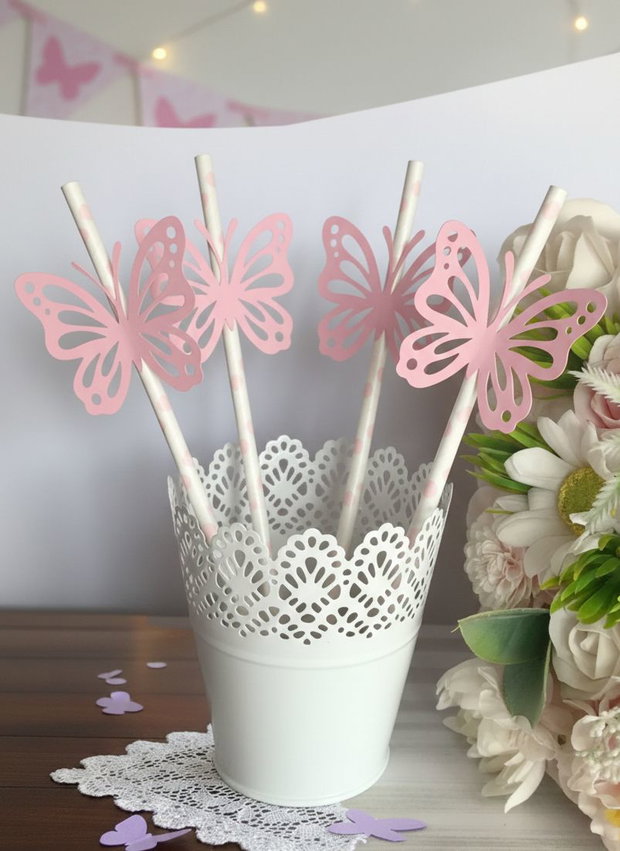 Paie suc decorate cu fluturi