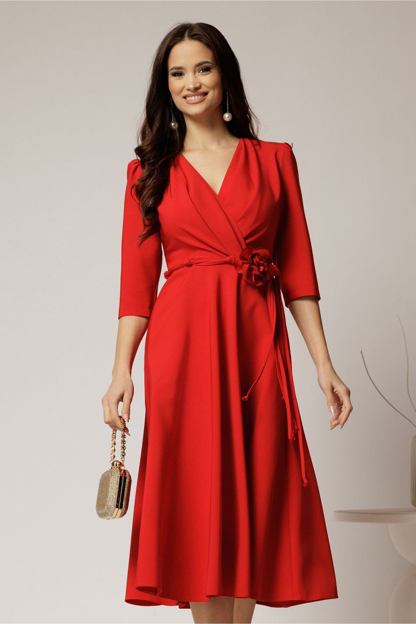 Rochie midi rosie din stofa in clos cu floare in talie