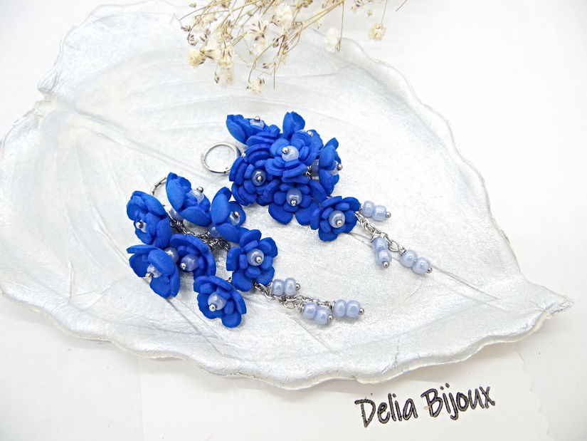 Cercei handmade, lungi cu flori albastre (cod1384)