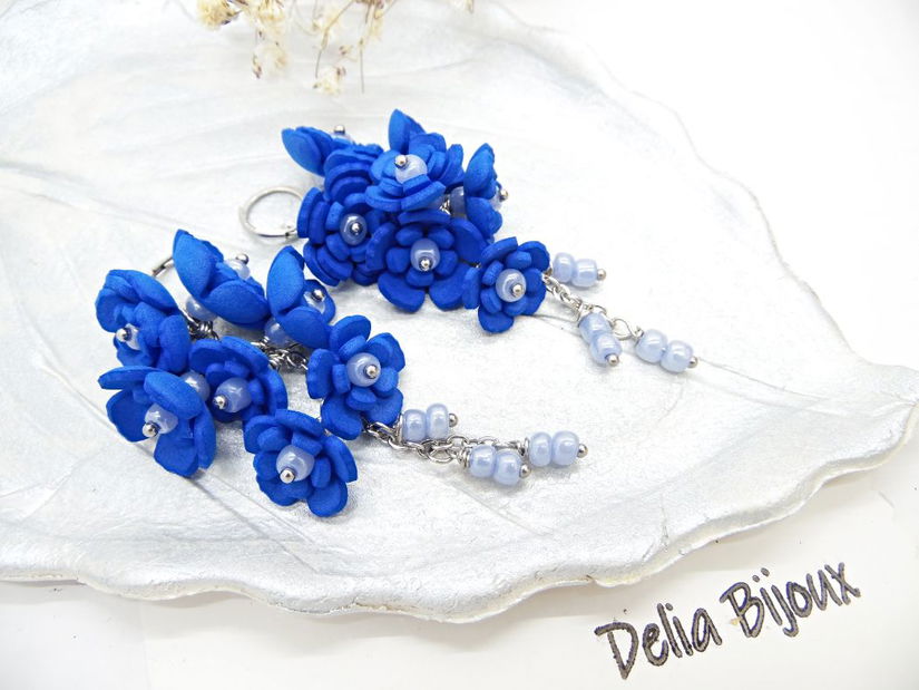 Cercei handmade, lungi cu flori albastre (cod1384)