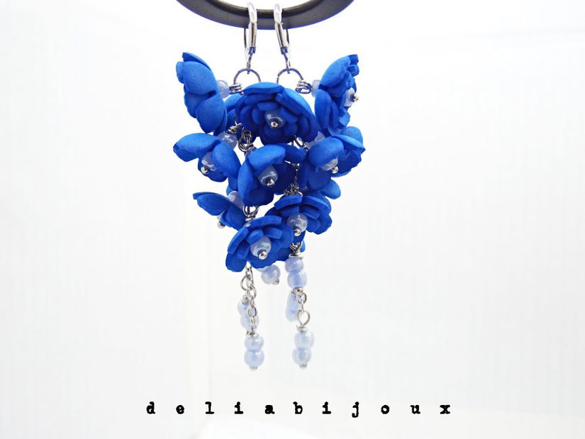 Cercei handmade, lungi cu flori albastre (cod1384)