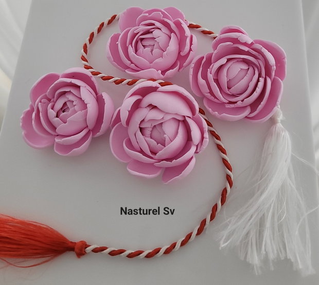 Brosa martisor: Bujori