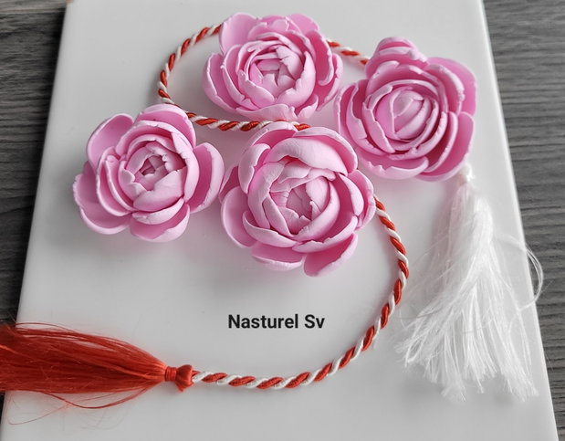 Brosa martisor: Bujori