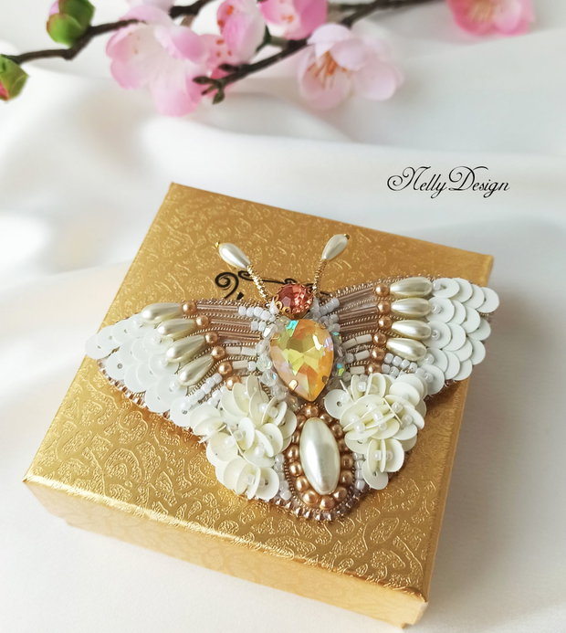 Fluturas - Brosa broderie manuala