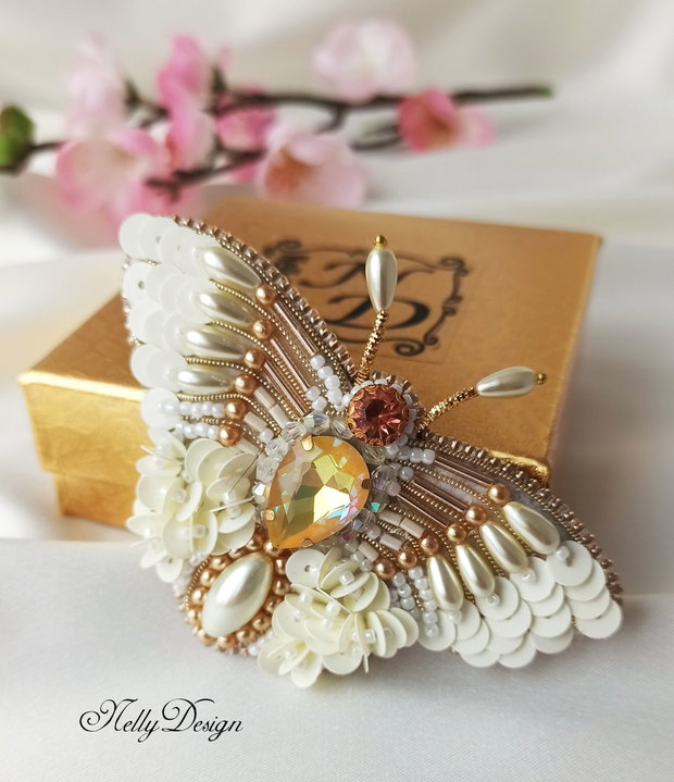 Fluturas - Brosa broderie manuala