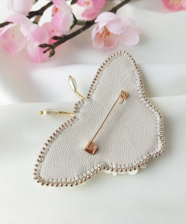 Fluturas - Brosa broderie manuala