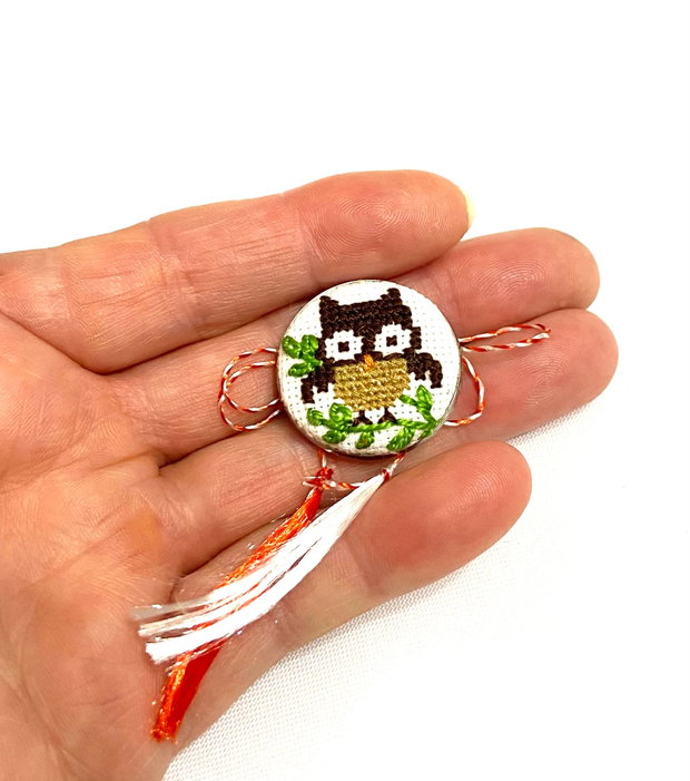 Brosa - martisor cu broderie manuala