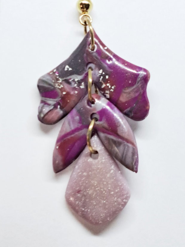 Cercei in nuante de violet confectionati din lut polimeric si accesorii otel inoxidabil