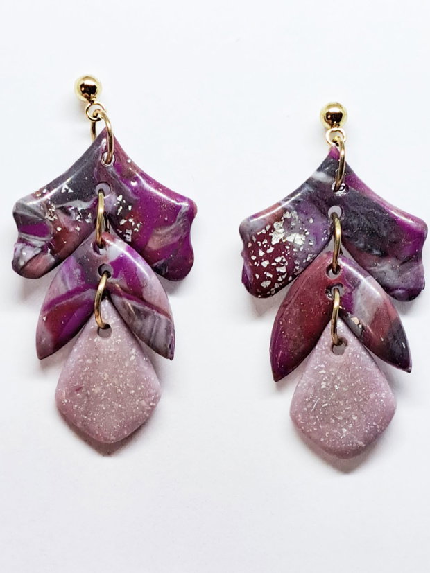 Cercei in nuante de violet confectionati din lut polimeric si accesorii otel inoxidabil