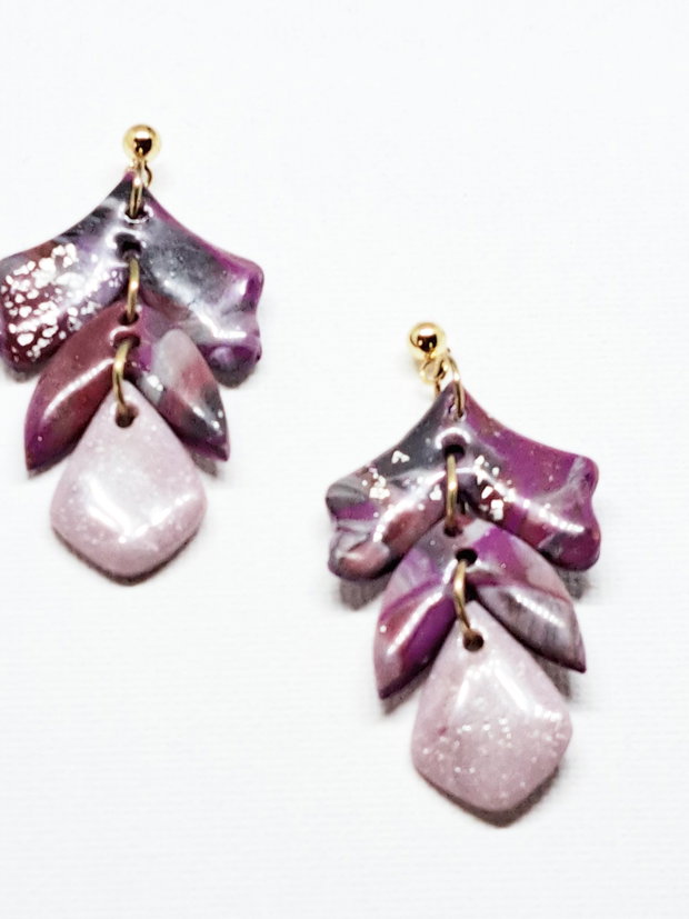 Cercei in nuante de violet confectionati din lut polimeric si accesorii otel inoxidabil
