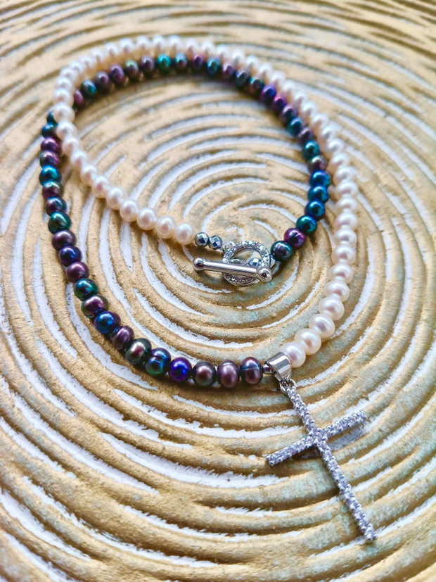 Colier CHOKER perle albe / petrol de cultura & cruce argintie