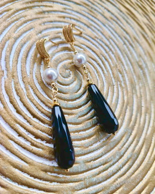 Cercei lungi onix negru & perle albe de Mallorca