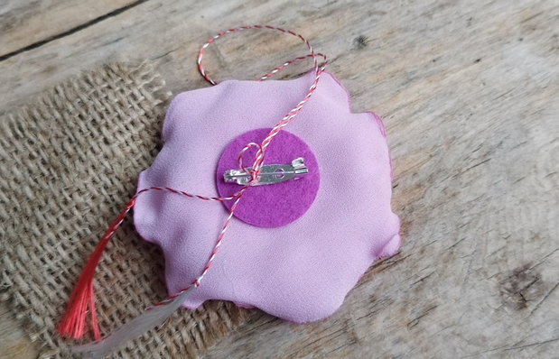 Brosa floare, 7 cm / Martisor pe iuta