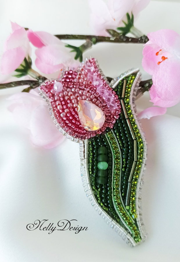 Rezervat - Lalea - Brosa-martisor broderie manuala